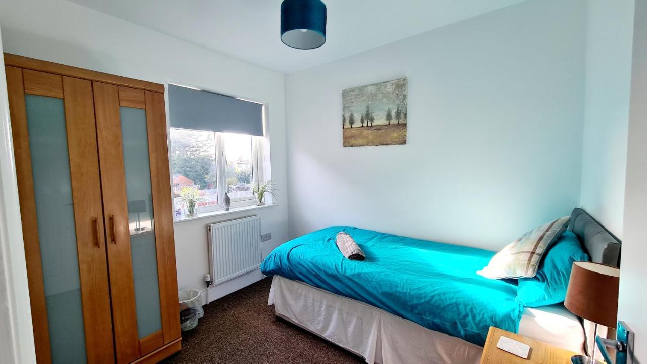 Villa Airport Reach Southend-on-Sea Exterior foto