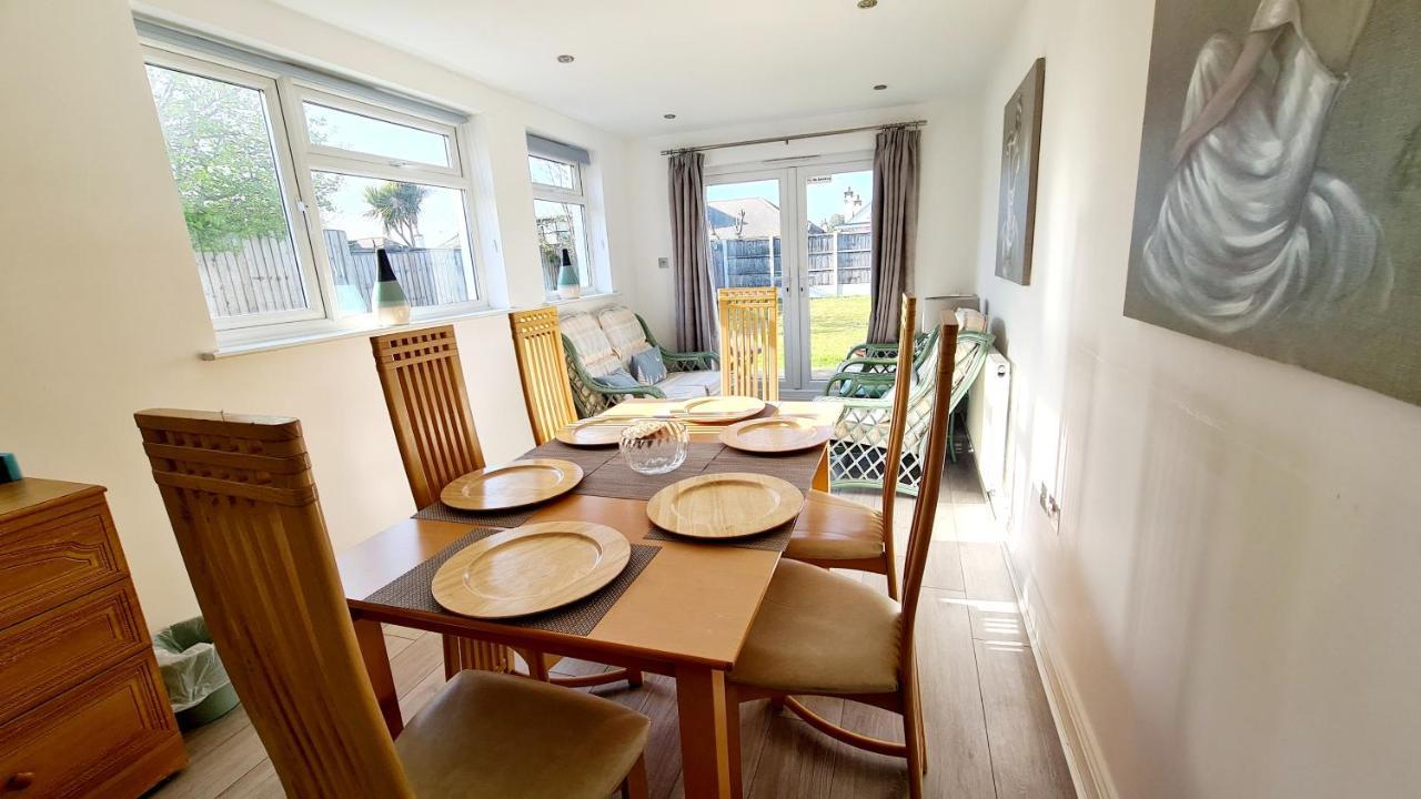 Villa Airport Reach Southend-on-Sea Exterior foto
