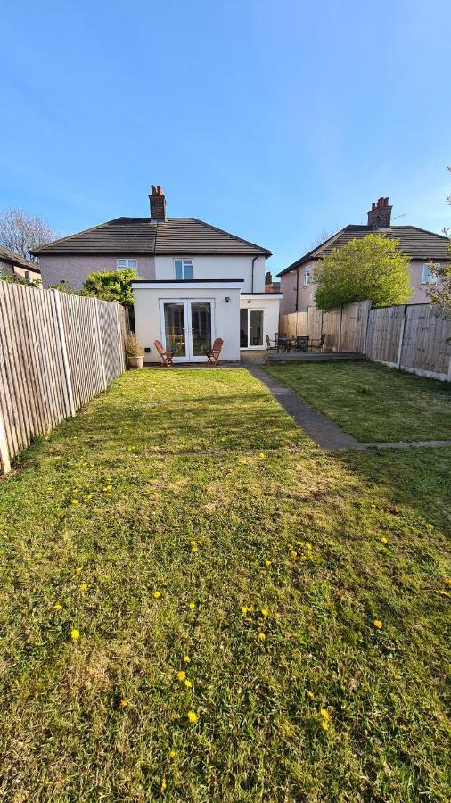 Villa Airport Reach Southend-on-Sea Exterior foto
