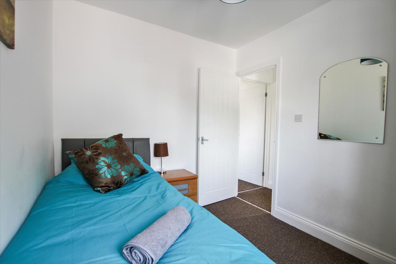 Villa Airport Reach Southend-on-Sea Exterior foto