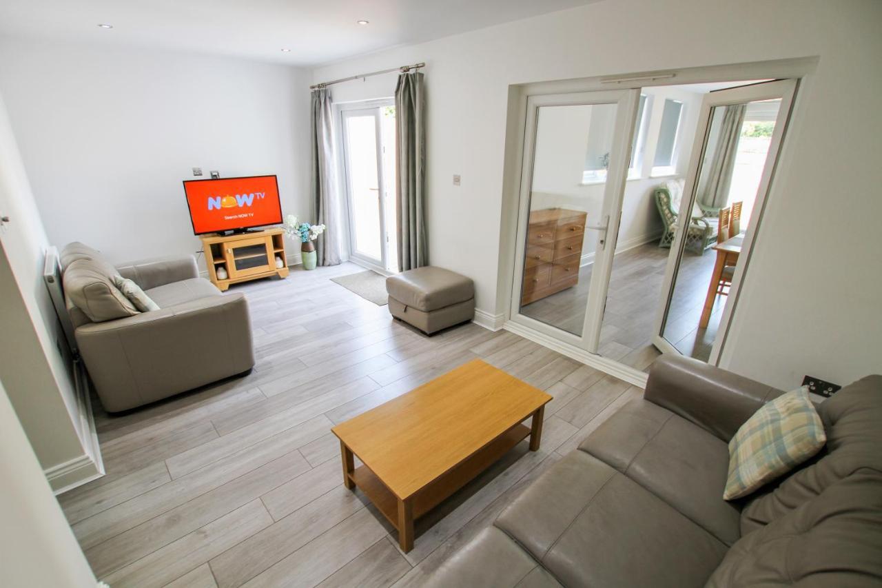 Villa Airport Reach Southend-on-Sea Exterior foto