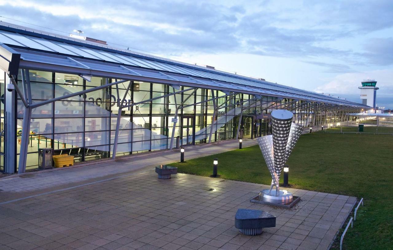Villa Airport Reach Southend-on-Sea Exterior foto